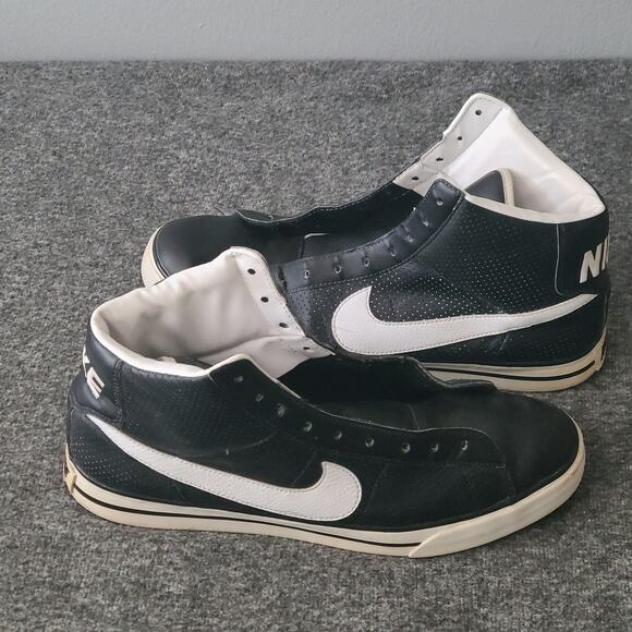 Shoes lot of different  one 13  ,11, 09 need cleaned main image 4